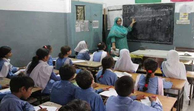 Karachi Private schools continue their classes despite summer vacations