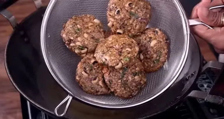 Protein Rich Alasanda Vada Recipe